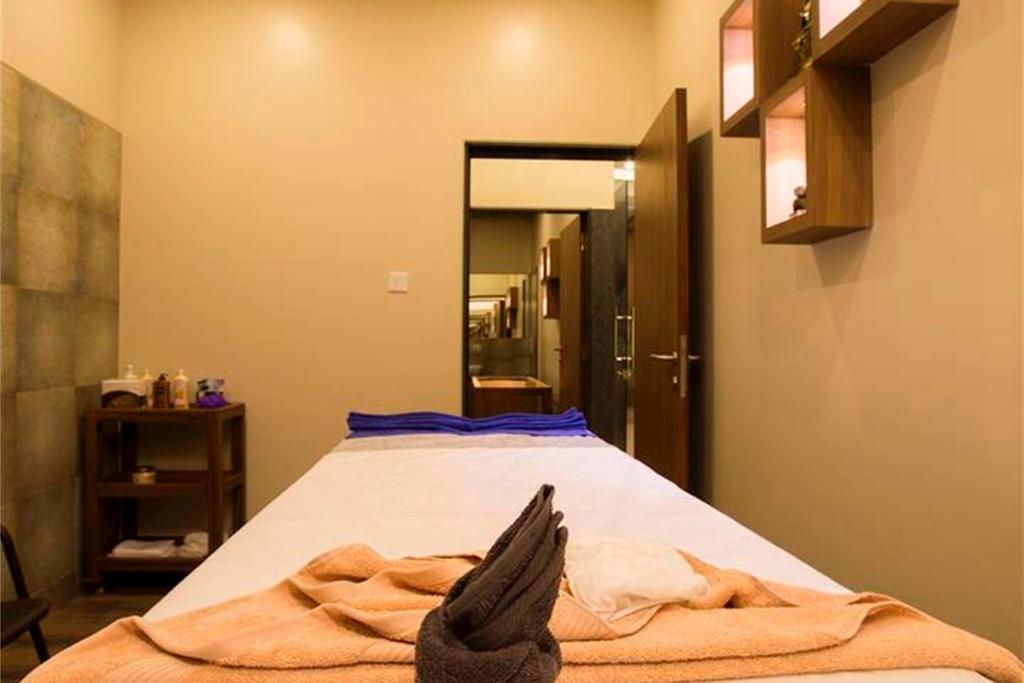 Hotel Vits Shalimar, Anklesvar Esterno foto