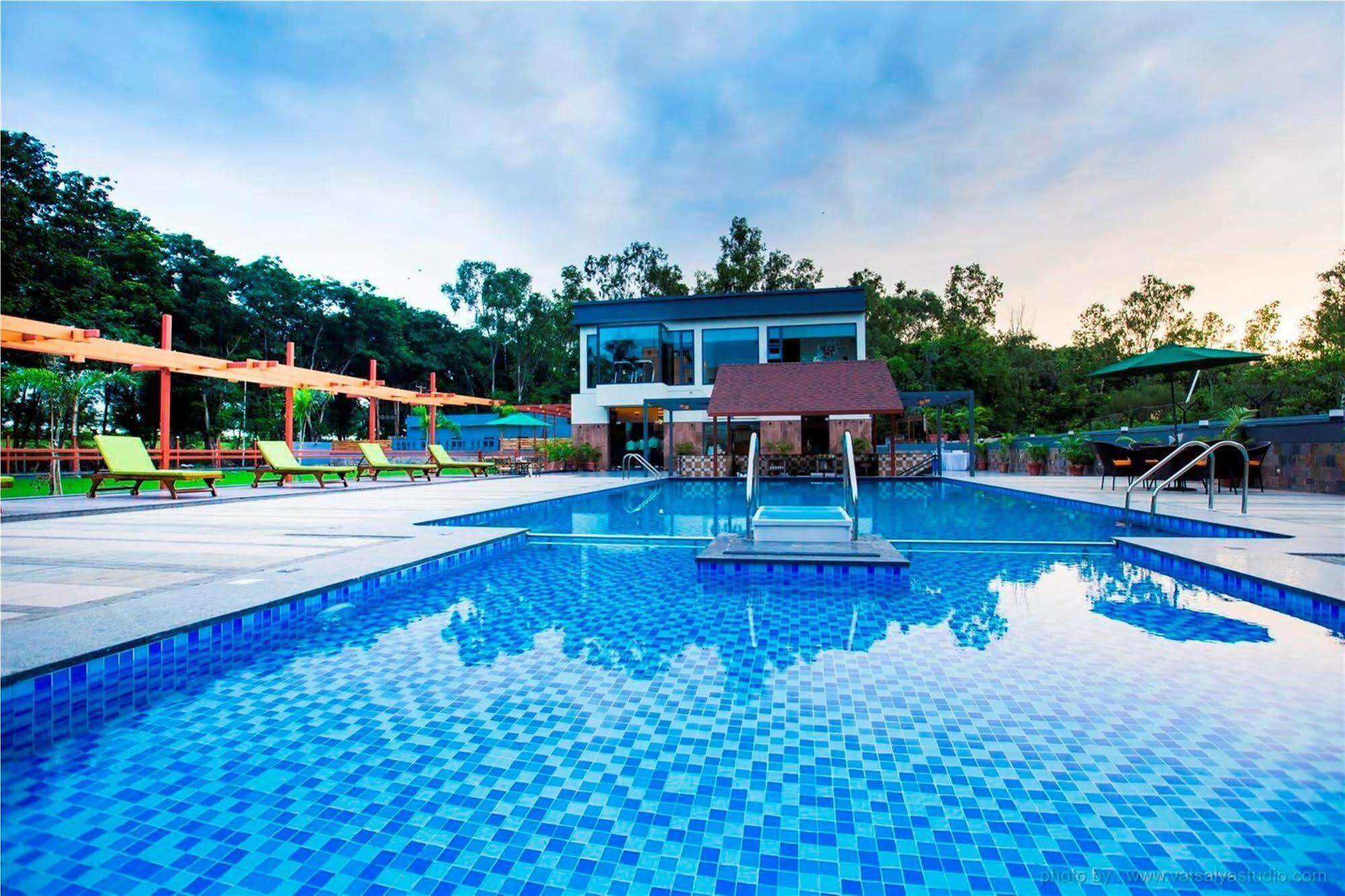 Hotel Vits Shalimar, Anklesvar Esterno foto